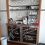 Sleep & Go! Self Service With Community Kitchen 호텔