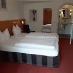Sleep & Go! Self Service With Community Kitchen Hotel Nittel