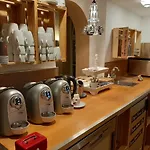 Sleep & Go! Self Service With Community Kitchen
