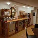 호텔 Sleep & Go! Self Service With Community Kitchen 니텔
