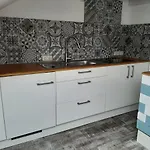 Sleep & Go! Self Service With Community Kitchen