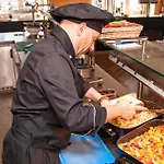 Sleep & Go! Self Service With Community Kitchen *