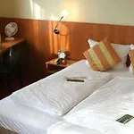 Otel Sleep & Go! Self Service With Community Kitchen Nittel