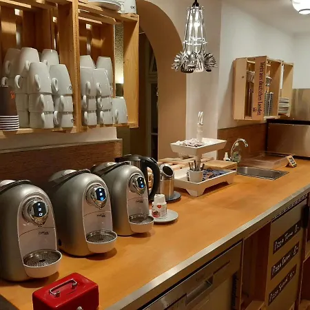 Sleep & Go! Self Service With Community Kitchen