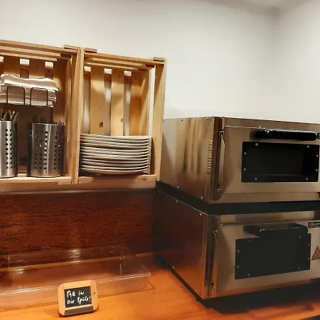 Sleep & Go! Self Service With Community Kitchen