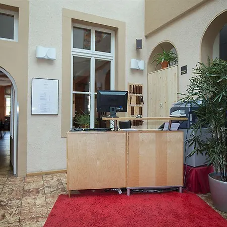 Отель Sleep & Go! Self Service With Community Kitchen