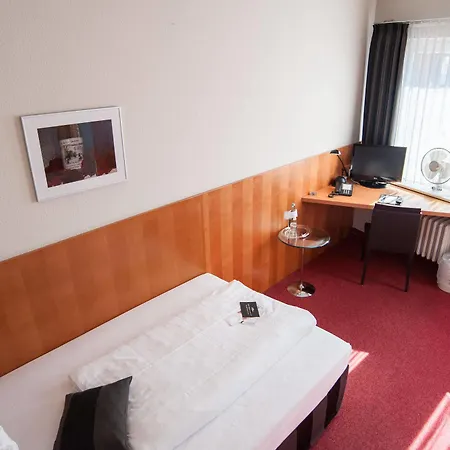 Sleep & Go! Self Service With Community Kitchen Apartment Nittel