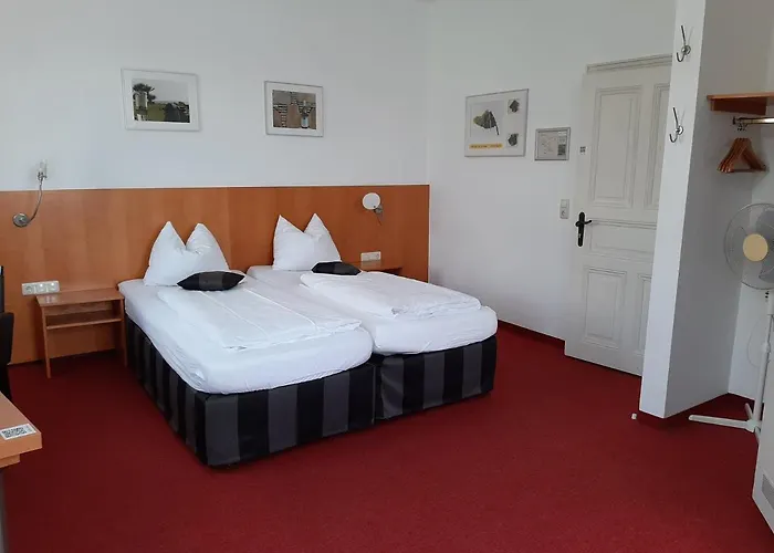 Sleep & Go! Self Service With Community Kitchen *