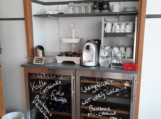 Sleep & Go! Self Service With Community Kitchen 호텔