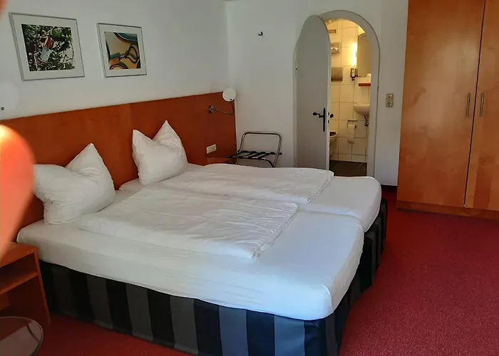 Sleep & Go! Self Service With Community Kitchen