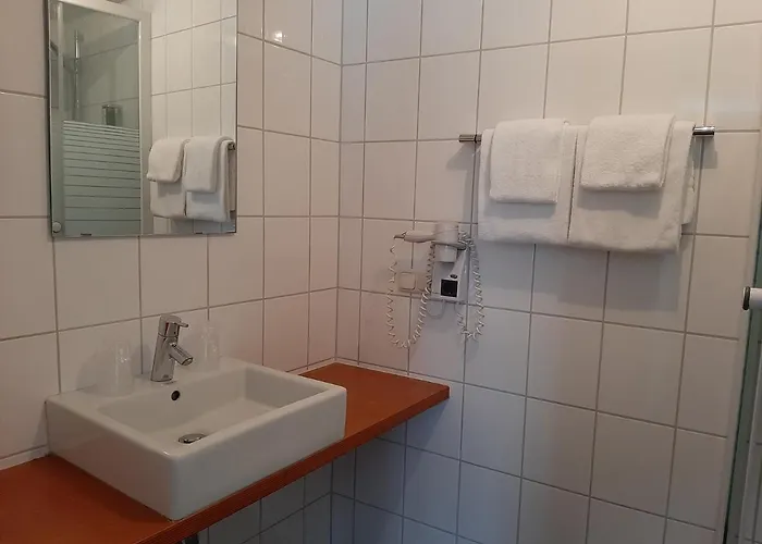 Sleep & Go! Self Service With Community Kitchen *