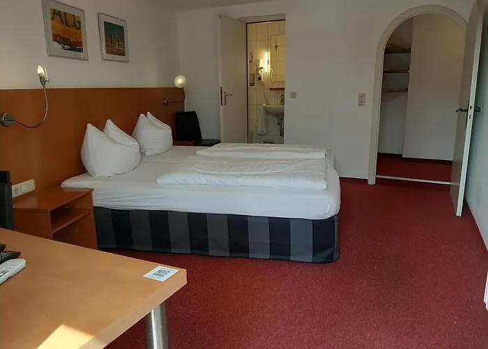 Sleep & Go! Self Service With Community Kitchen 호텔