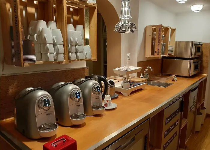 Sleep & Go! Self Service With Community Kitchen