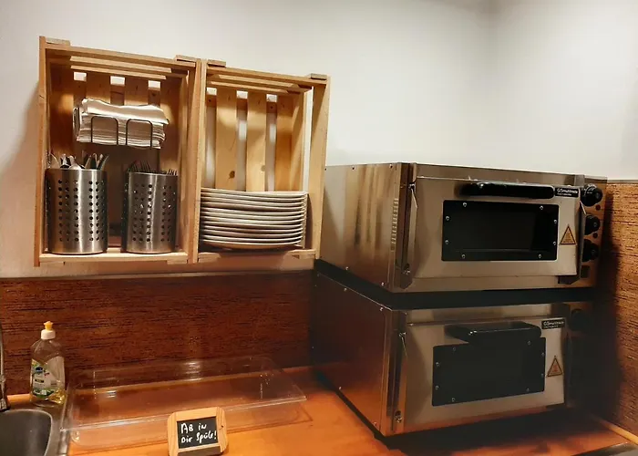 Sleep & Go! Self Service With Community Kitchen