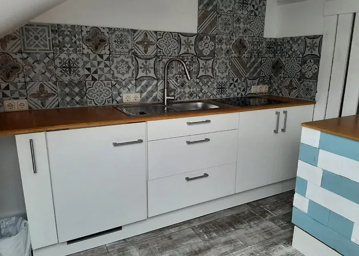 Sleep & Go! Self Service With Community Kitchen