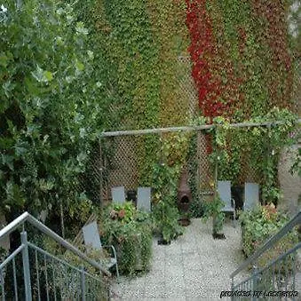 Sleep & Go! Self Service With Community Kitchen