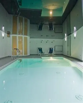 Sleep & Go! Self Service With Community Kitchen 호텔