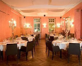 Sleep & Go! Self Service With Community Kitchen 호텔