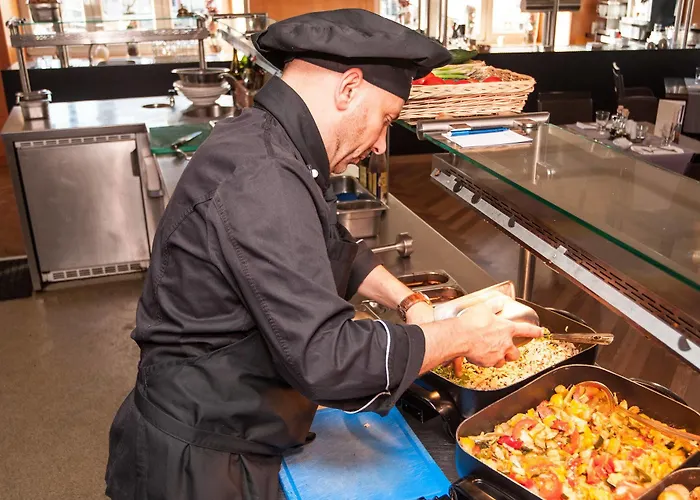 Sleep & Go! Self Service With Community Kitchen *